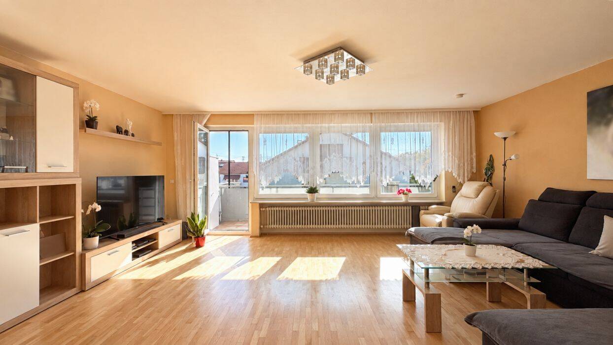 Großzügige Wohnung mit zusätzlichem Raumangebot im Dachgeschoss in 72401 Haigerloch, 72401 Haigerloch