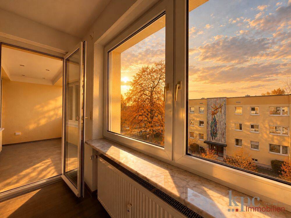 Über den Dächern von Gauting! Modernisierte 4-Raum-Wohnung mit Sonnenbalkon & Einbauküche!, 82131 Gauting