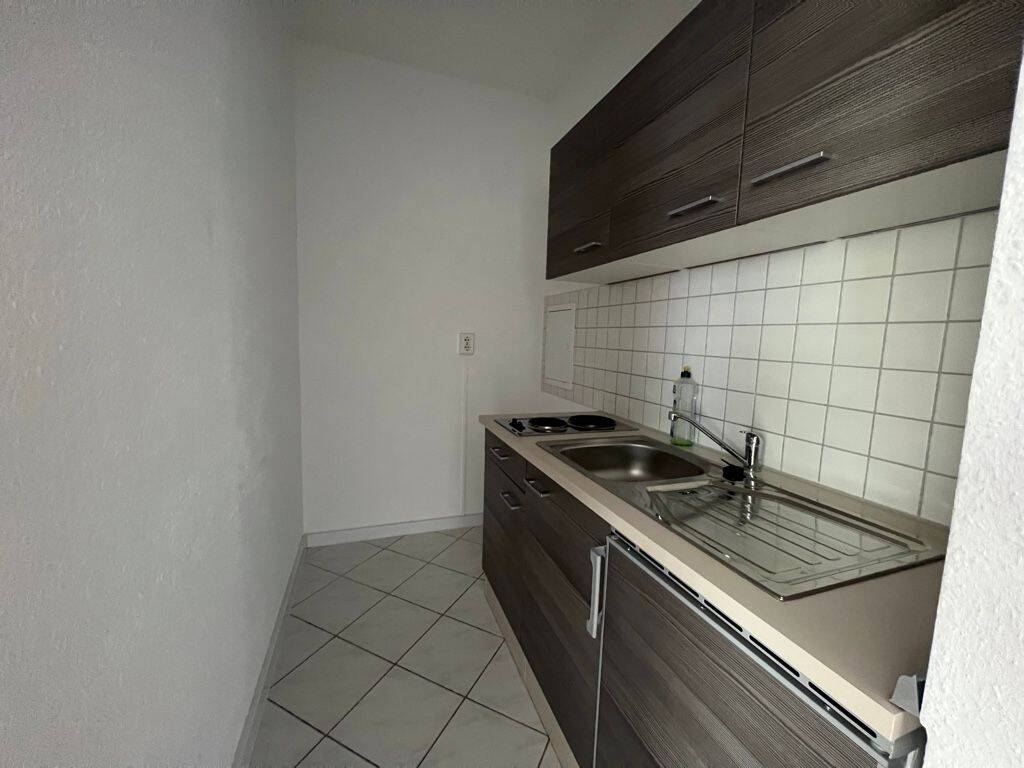 1,5-Zimmer-Wohnung mit separatem Schlafbereich und Single-Küche, 9122 Chemnitz (Hutholz Markersdorf Morgenleite Stelzendorf)