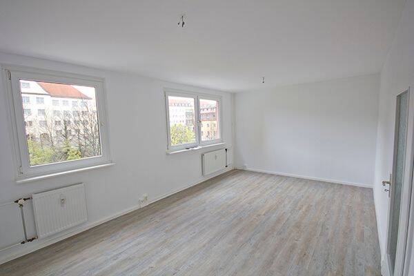 Große 3-Zimmerwohnung mit Balkon in Innenstadtlage!, 6110 Halle (Saale) (Damaschkestraße Gesundbrunnen Innenstadt Lutherplatz Saaleaue)