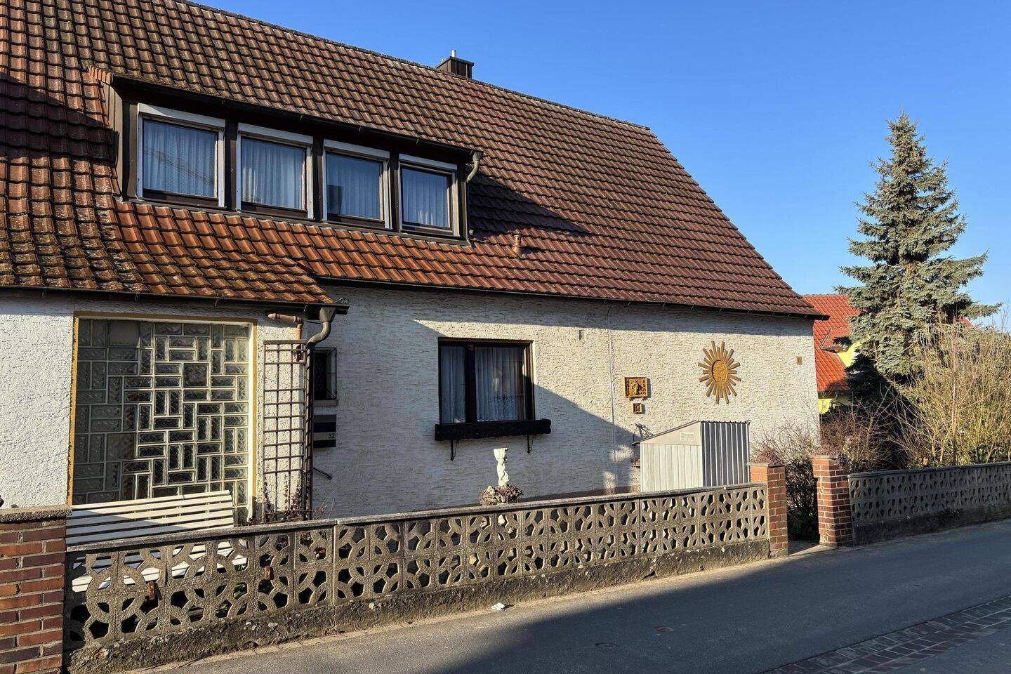 Ein-/Zweifamilienhaus in Schonungen, 97453 Schonungen