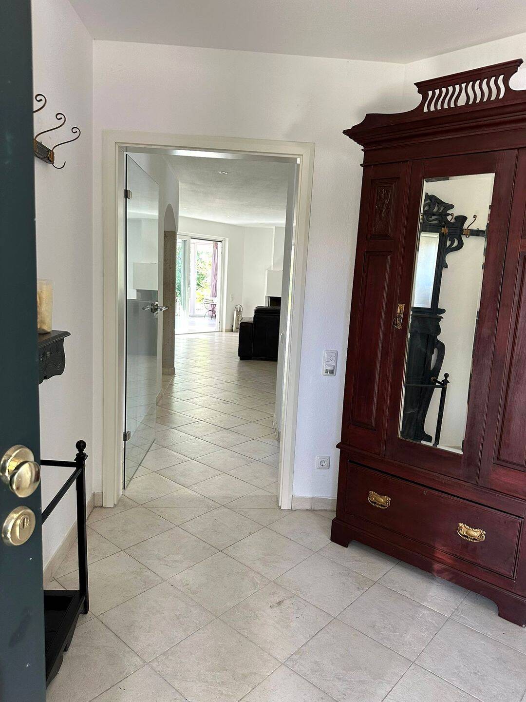 Großzügige möblierte Wohnung mit Wintergarten & Terrasse in Vaterstetten, 85591 Vaterstetten