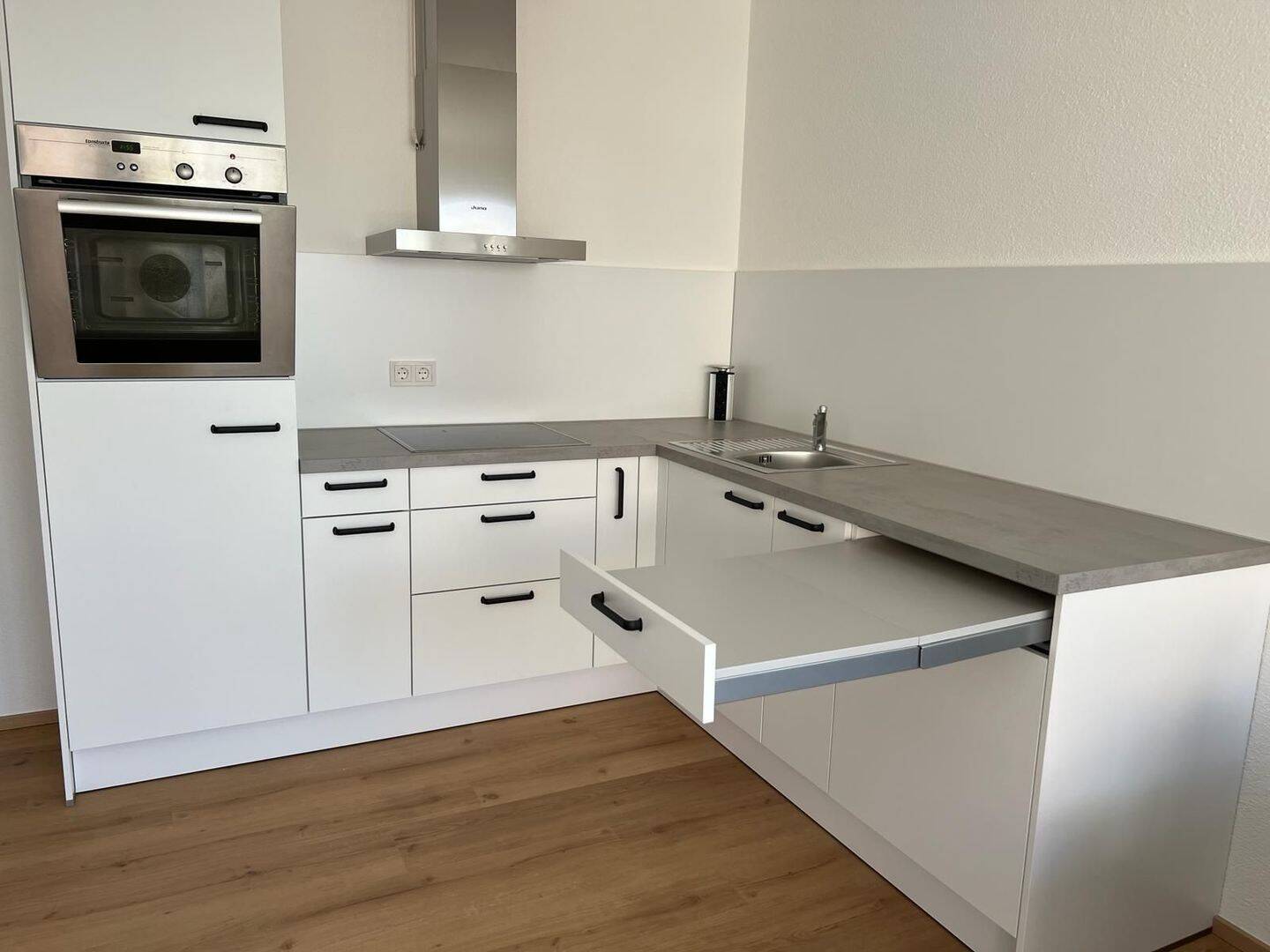 Möblierte 40qm 2-Zi-Single-Wohnung im Neubaugebiet Ochsenhausen, 88416 Ochsenhausen