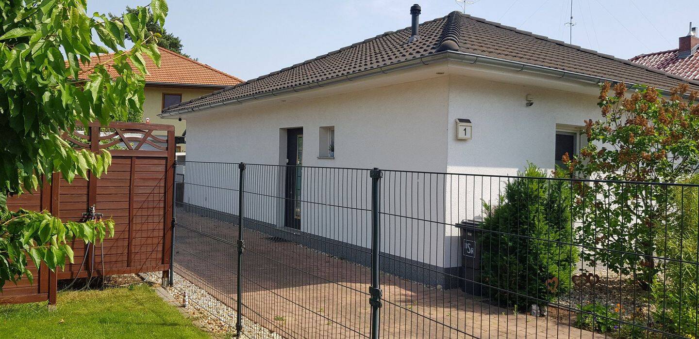 EFH im Bungalowstil, 12524 Berlin (Treptow-Köpenick Altglienicke Kleingartenanlage Falkenbrunn 1)