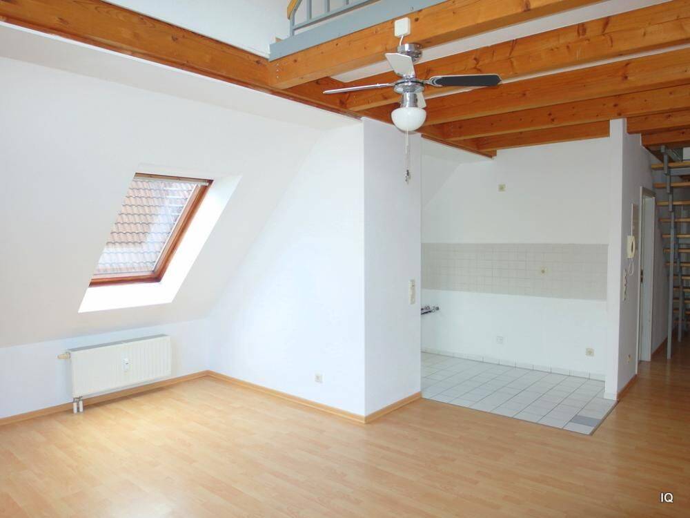 Maisonettewohnung mit Balkon, halboffener Küche, Laminatboden & Badewanne * gegenüber Börse Coswig, 1640 Coswig