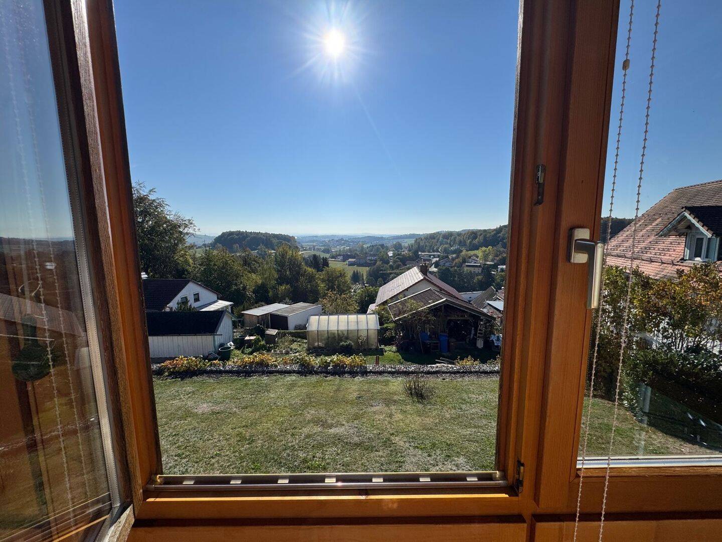 Einfamilienhaus in wunderbarer Lage, Keller und 2 Garagen, 94538 Fürstenstein