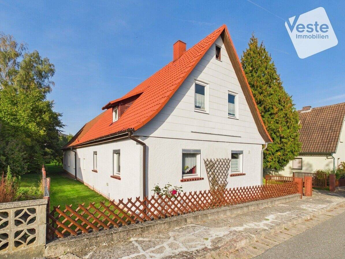 Viel Grundstück, viel Potenzial: Einfamilienhaus mit Anbau und Garage in Gauerstadt, 96476 Bad Rodach