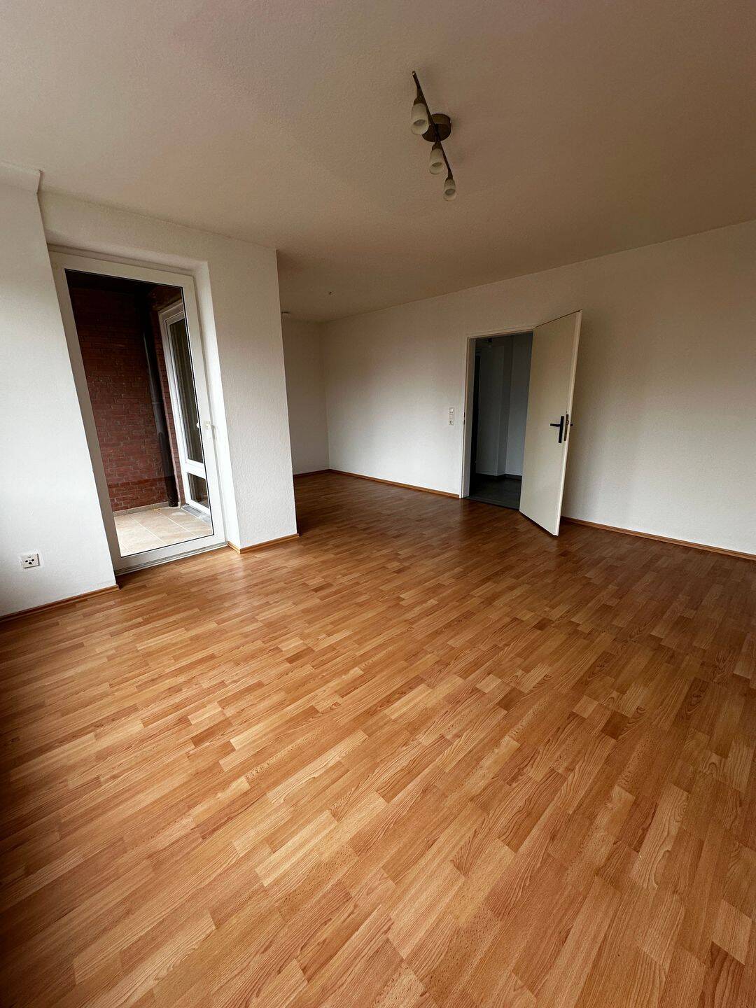 Attraktive 3-Zimmer-Wohnung in Adendorf – vollständig saniert mit Balkon und Stellplatz, 21365 Adendorf