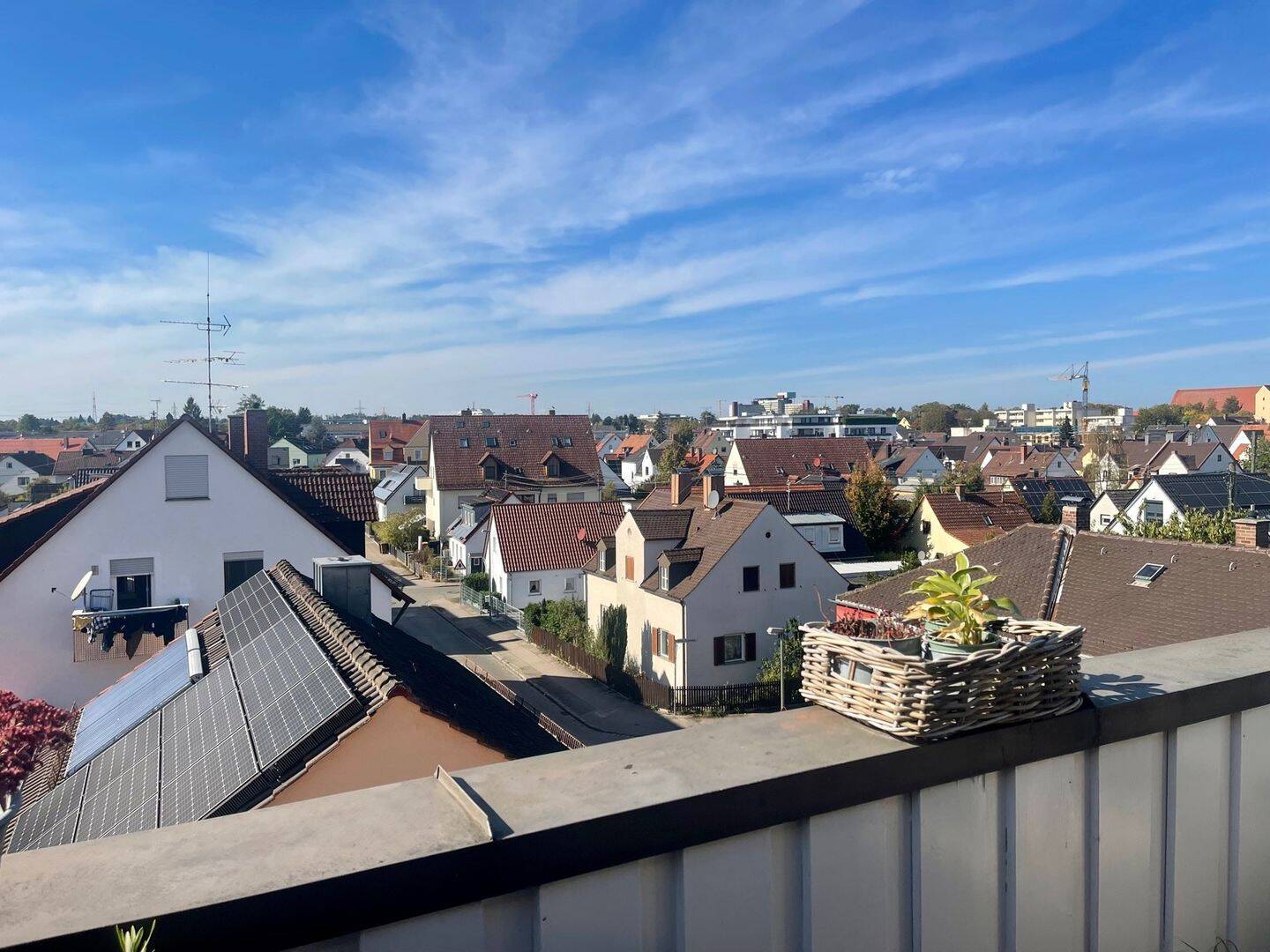 Wohnen mit Weitblick – stilvolle Wohnung – Nähe Uniklinik – Dachloggia – Galerie – EBK – Sauna – Carport, 86156 Augsburg (Bärenkeller Kriegshaber Oberhausen Pfersee)