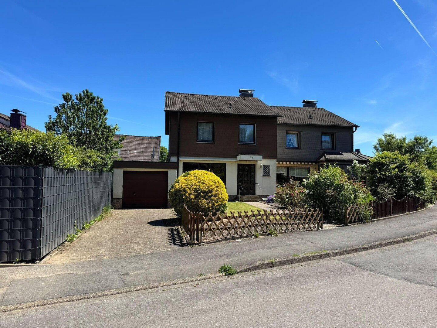 Doppelhaushälfte mit Vollkeller und Garage in Wandhofen, 58239 Schwerte