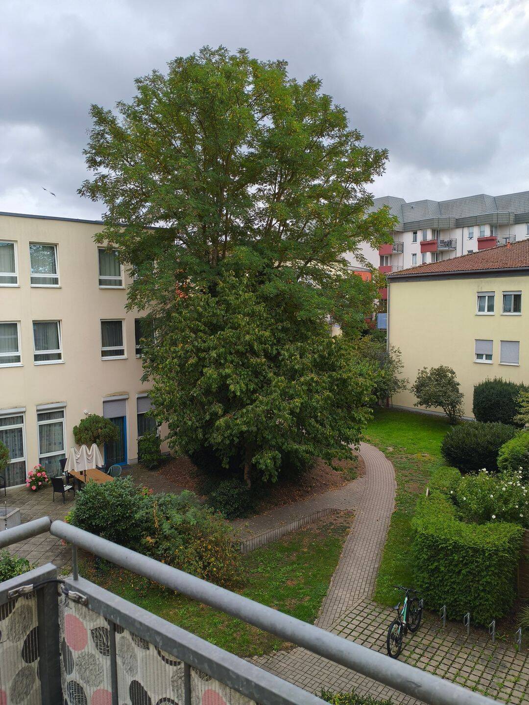 Top Möblierte 2-Zi-Wohnung direkt an der U Bahn, ruhig und grün, 90762 Fürth (Innenstadt)