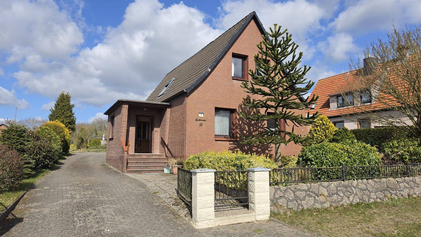 Ruhig gelegenes Einfamilienhaus mit großem Grundstück und Keller, 27607 Geestland