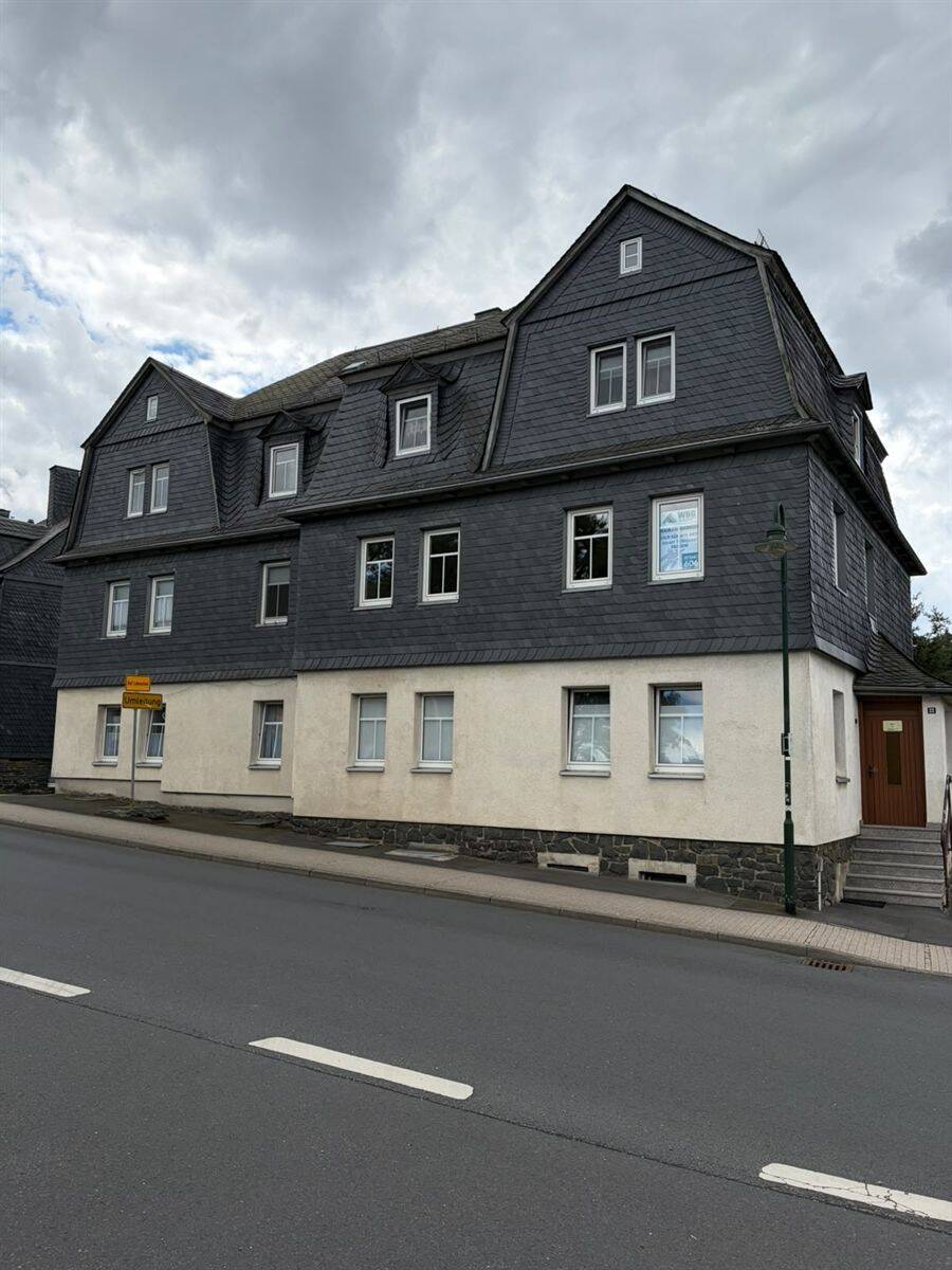 Viel Platz in bester Lage – Geräumige 3-Raum-Wohnung, 7349 Lehesten