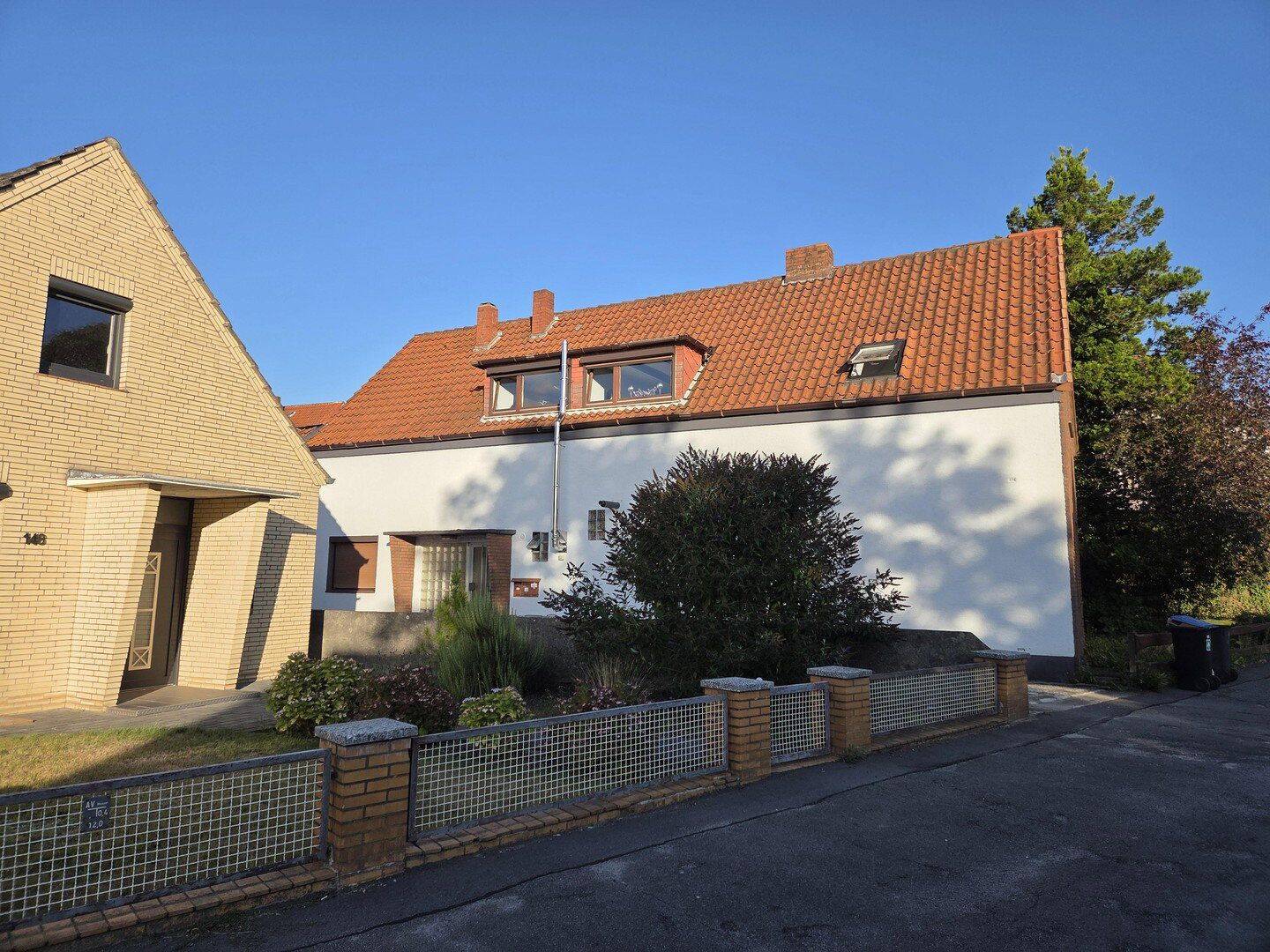 Erdgeschosswohnung mit großer Terrasse im Dreiparteienhaus in Rönnebeck, 28777 Bremen (Blumenthal Farge Lüssum-Bockhorn Rekum Rönnebeck)