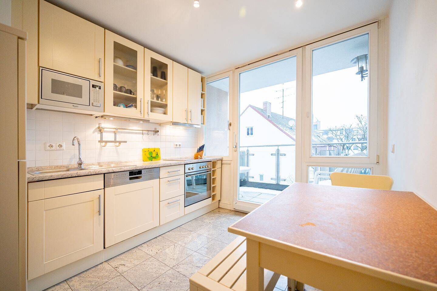 FIRSTPLACE – Bestlage Münchner Freiheit: 2-Zimmer-Wohnung mit 2 Balkonen – WG-geeignet, 80802 München (Maxvorstadt Schwabing-Freimann)