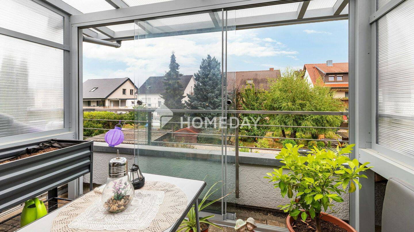 Großzügiges DG-Domizil: 92 m² Wohnkomfort inklusive Wintergarten & Kamin, 76703 Kraichtal