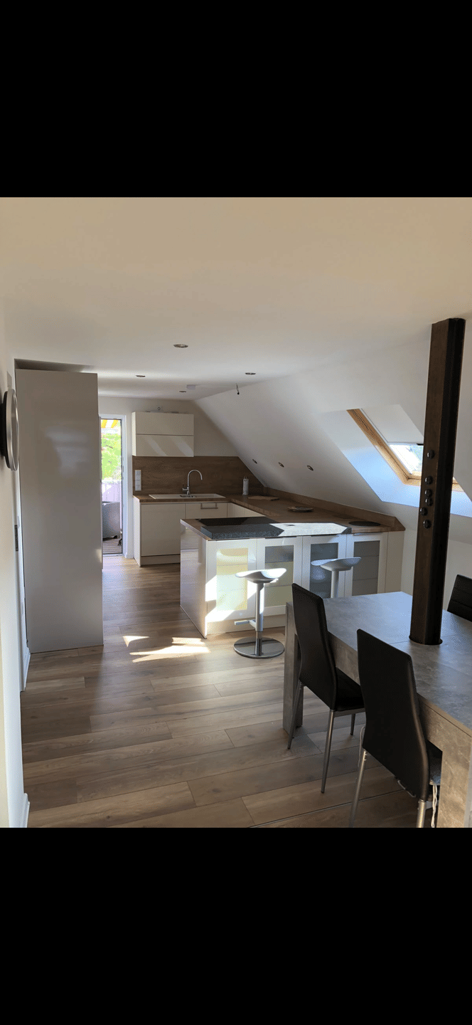 Helle, renovierte 3 Zimmer Dachgeschoss Wohnung, 92287 Schmidmühlen