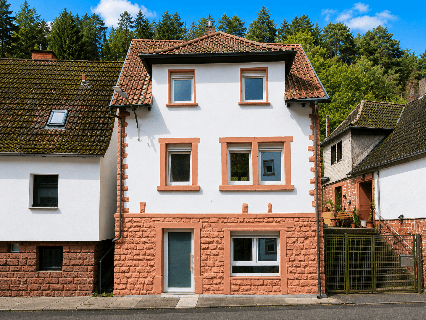 Bezahlbares Eigenheim im Pfälzerwald | 5 Zimmer, Garten, 2 Stellplätze | modernisiert 2021, 67471 Elmstein