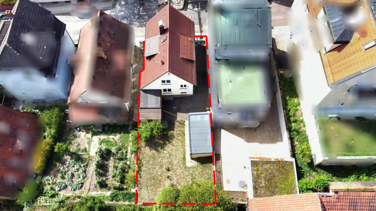 Raum für neue Ideen: Freistehendes Ein-/Zweifamilienhaus mit Garten und Garage in Zuffenhausen, 70435 Stuttgart (Stammheim Zuffenhausen)