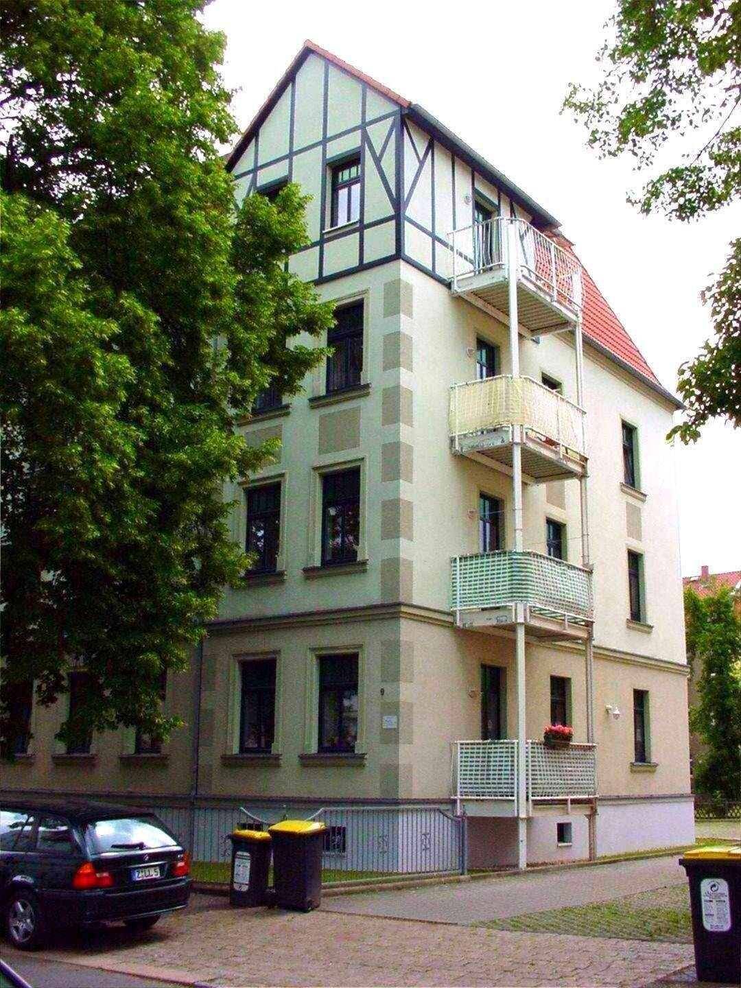 Dachgeschoss-1-Raum-Wohnung mit Balkon, 8058 Zwickau
