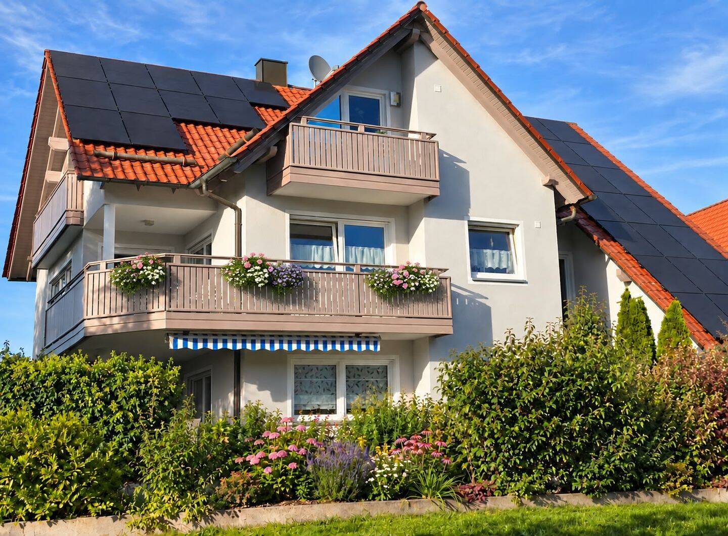 Lichtdurchflutete 4-Zimmer-Wohnung (116 m²) mit großem Balkon, Garage & Top-Aussicht in Postbauer-Heng, 92353 Postbauer-Heng