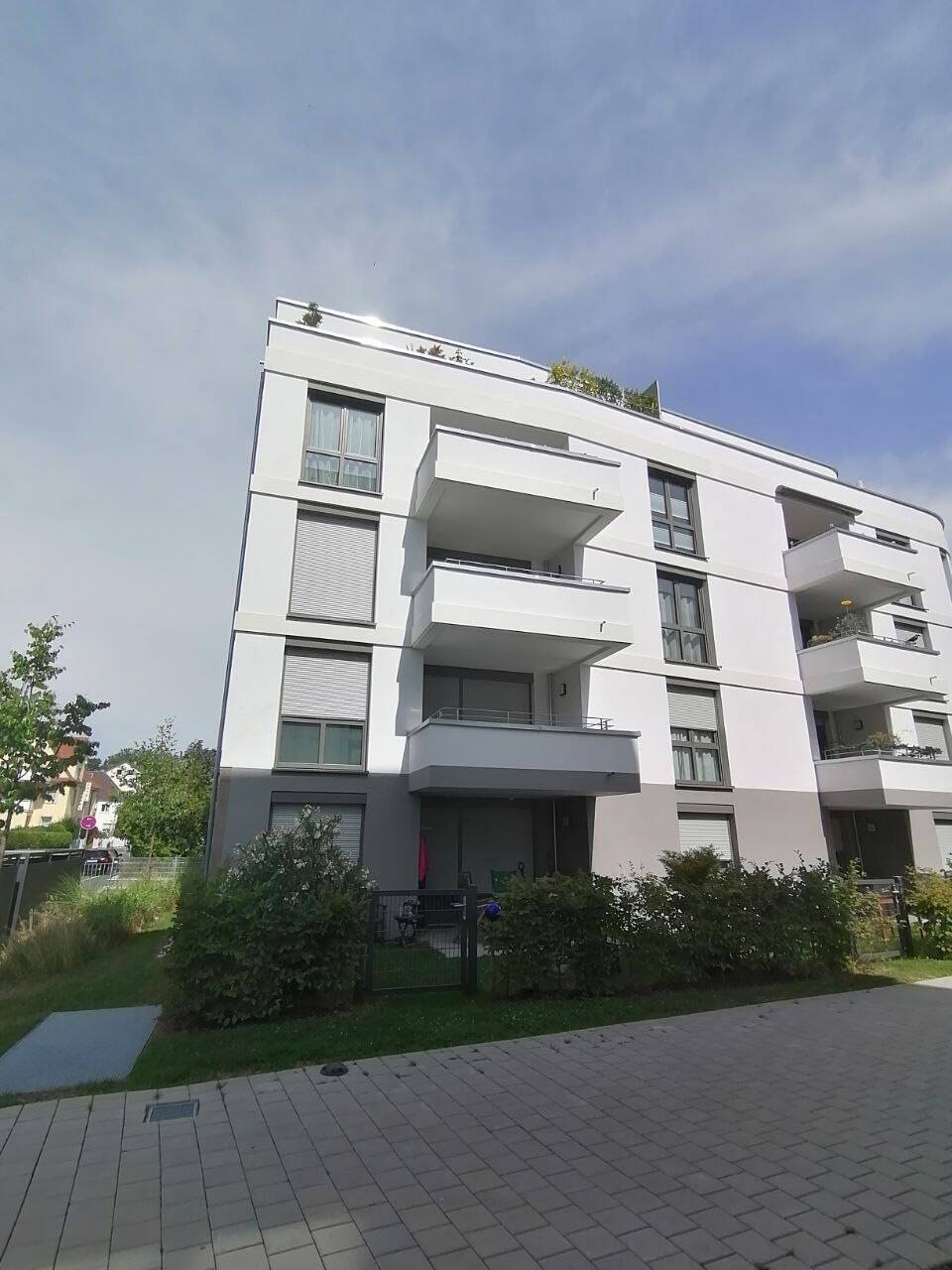 Attraktive, moderne zentrumsnahe 3-Zi.-Wohnung mit hochwertiger Ausstattung und schönem Blick auf den Hohentwiel (Bj. 2021), 78224 Singen (Hohentwiel)