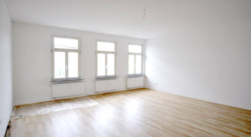 Stilvoll wohnen im Altbau – kernsanierte Wohnung mit großzügigen, hellen Räumen, hohen Decken und optionaler Garage, 90762 Fürth (Innenstadt)
