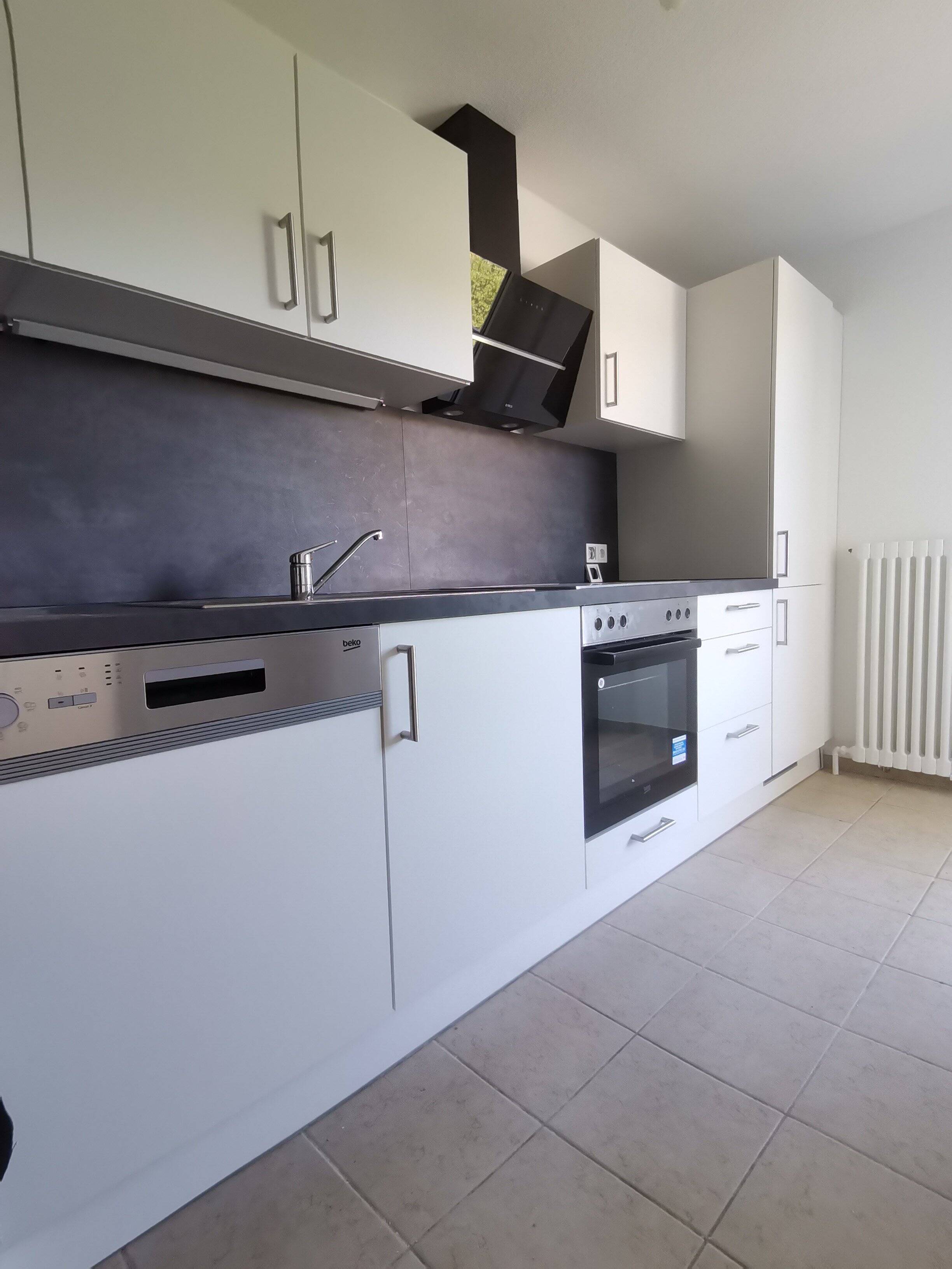 Lichtdurchflutete 3 Zimmer-Wohnung mit Süd-West-Balkon und tollem Ausblick, komplett renoviert, in Uni Nähe!, 97078 Würzburg (Grombühl Lindleinsmühle Versbach)