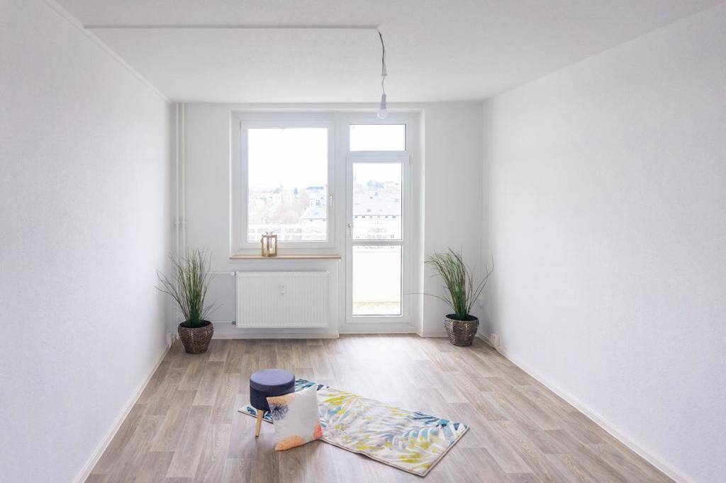 Attraktive 5-Raum-Wohnung mit Balkon und 2 Bädern, 9130 Chemnitz (Hilbersdorf Sonnenberg Yorckgebiet Zentrum)