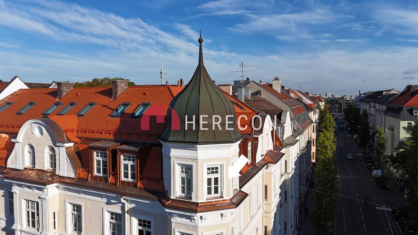 Altbaujuwel im obersten Geschoss, mit Erker und Blick über die Dächer von Schwabing – Provisionsfrei, 80797 München (Maxvorstadt Milbertshofen-Am Hart Neuhausen-Nymphenburg Schwabing-West)