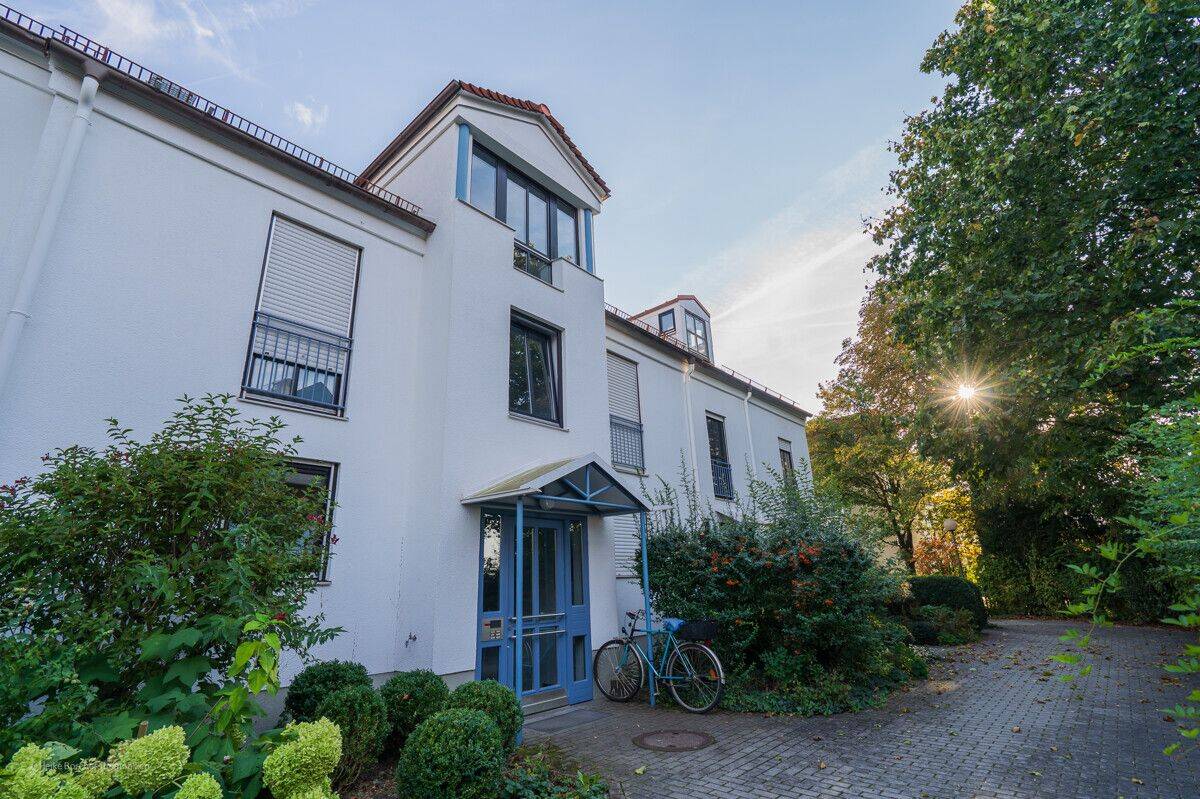 ***Heike Borchers Immobilien***Herzklopfen unterm Dach***Gemütliche Wohnung in ruhiger Lage***, 82024 Taufkirchen