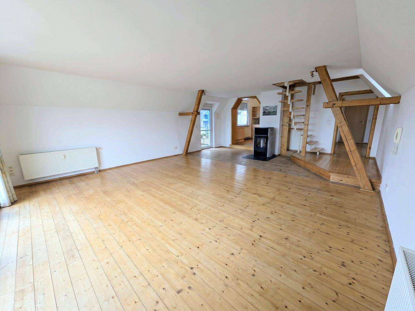 Großzügige 115 m² 3-Zimmer Wohnung mit Einbauküche, ausgebautem Spitzboden & Stellplatz, 59581 Warstein