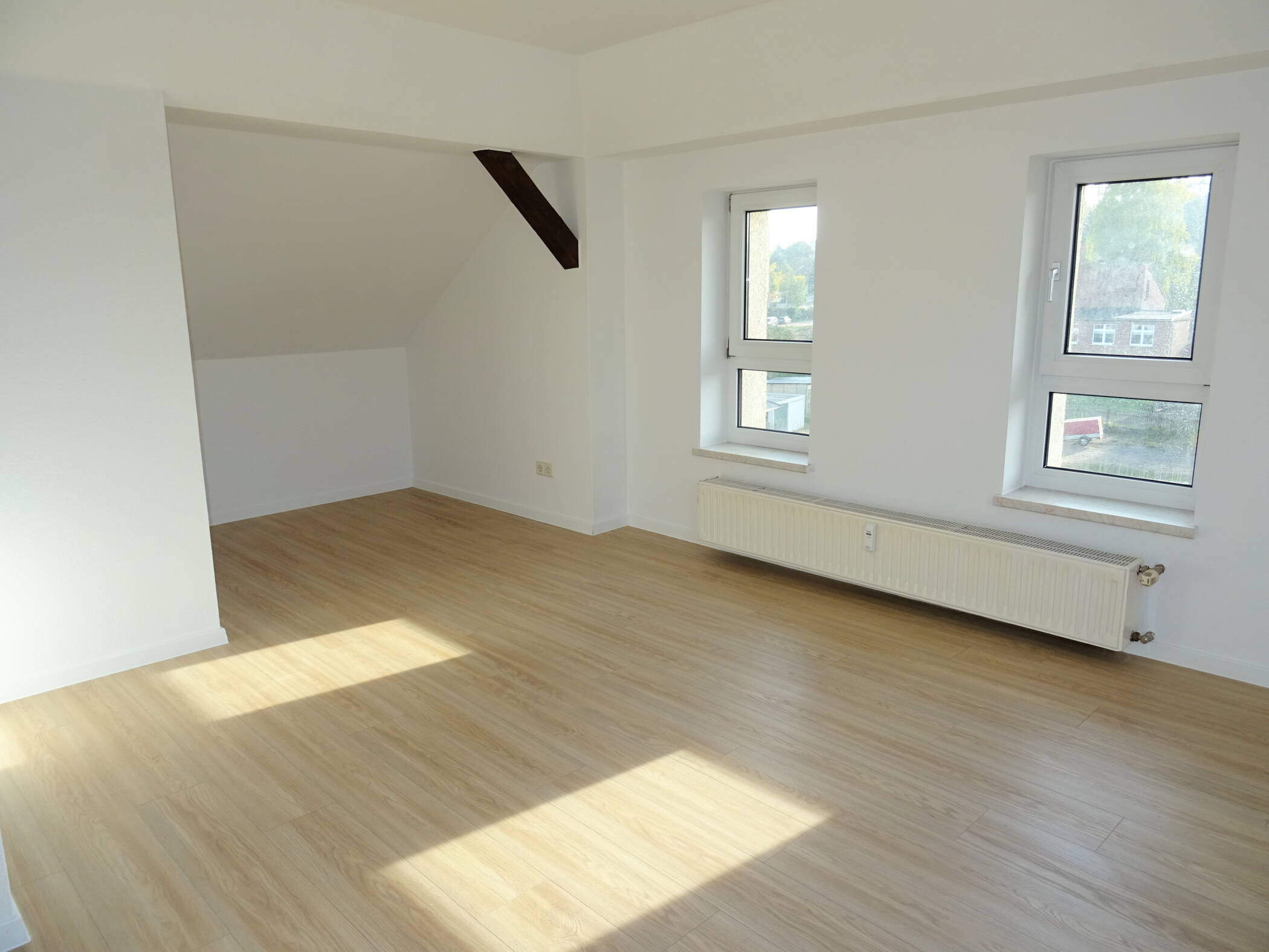 Niedliche kleine 2 Zimmer Wohnung in Werdau zu vermieten !, 8412 Werdau