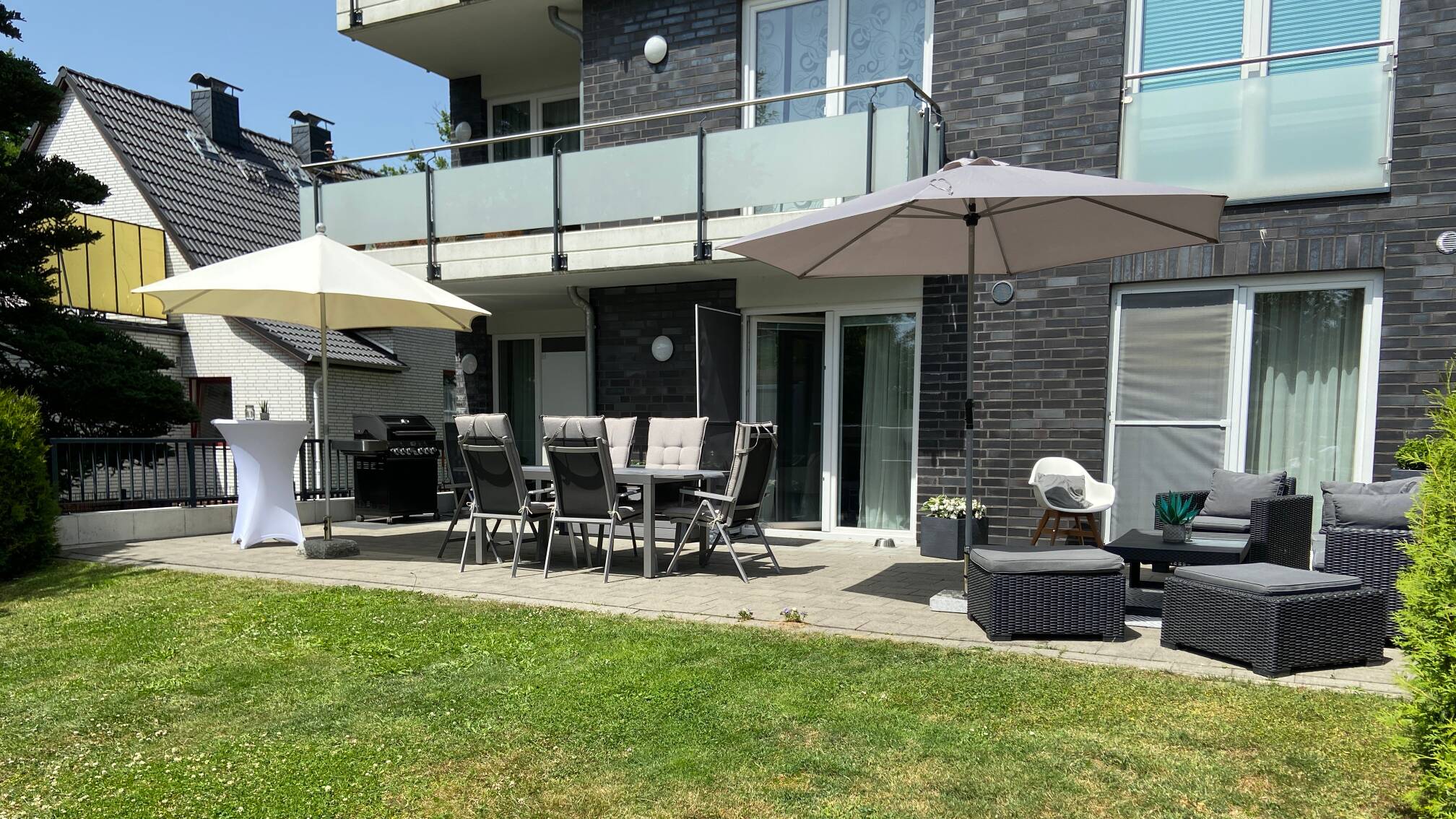 4-Zi.-Wohnung mit 130 m² Garten & 50 m² Südterrasse, 22149 Hamburg (Wandsbek Rahlstedt Tonndorf)