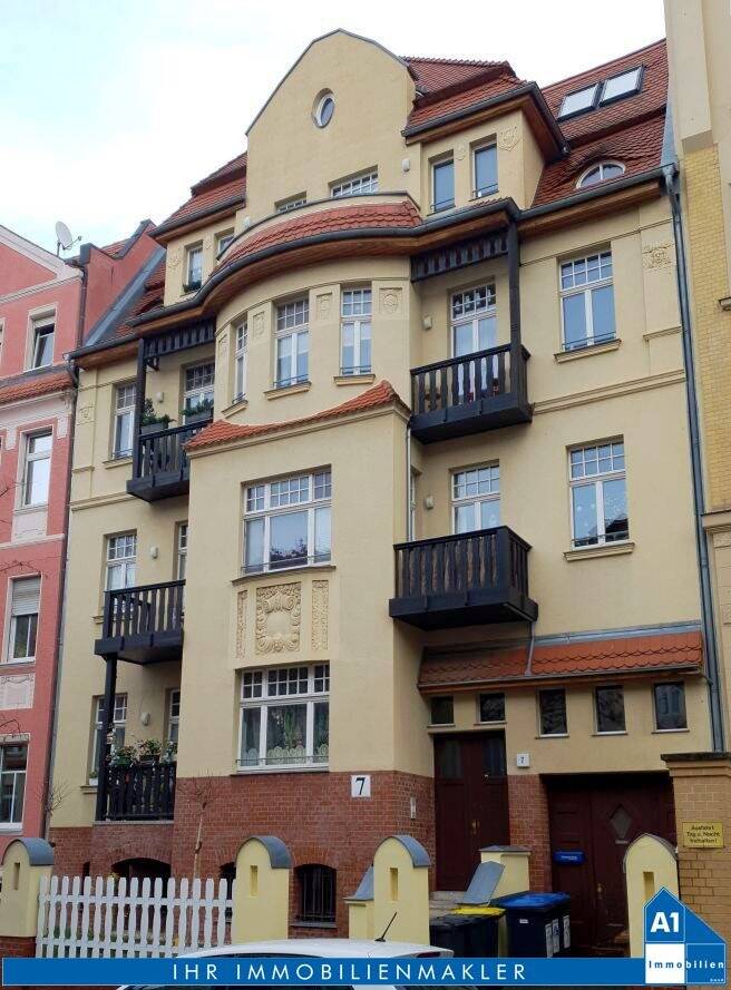 Halle/Südliche Innenstadt: Charmante, leerstehende Dachgeschosswohnung in einem gepflegten Mehrfamilienhaus, 6110 Halle (Saale) (Damaschkestraße Gesundbrunnen Innenstadt Lutherplatz Saaleaue)