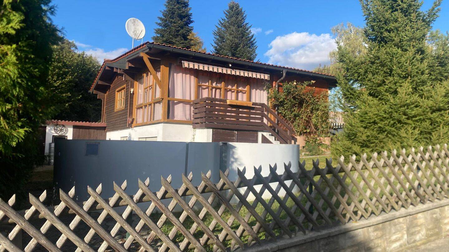 Einfamilienhaus mit lichtdurchflutetem Wintergarten und zusätzlichem Wohnbereich in Sainbach, 86570 Inchenhofen