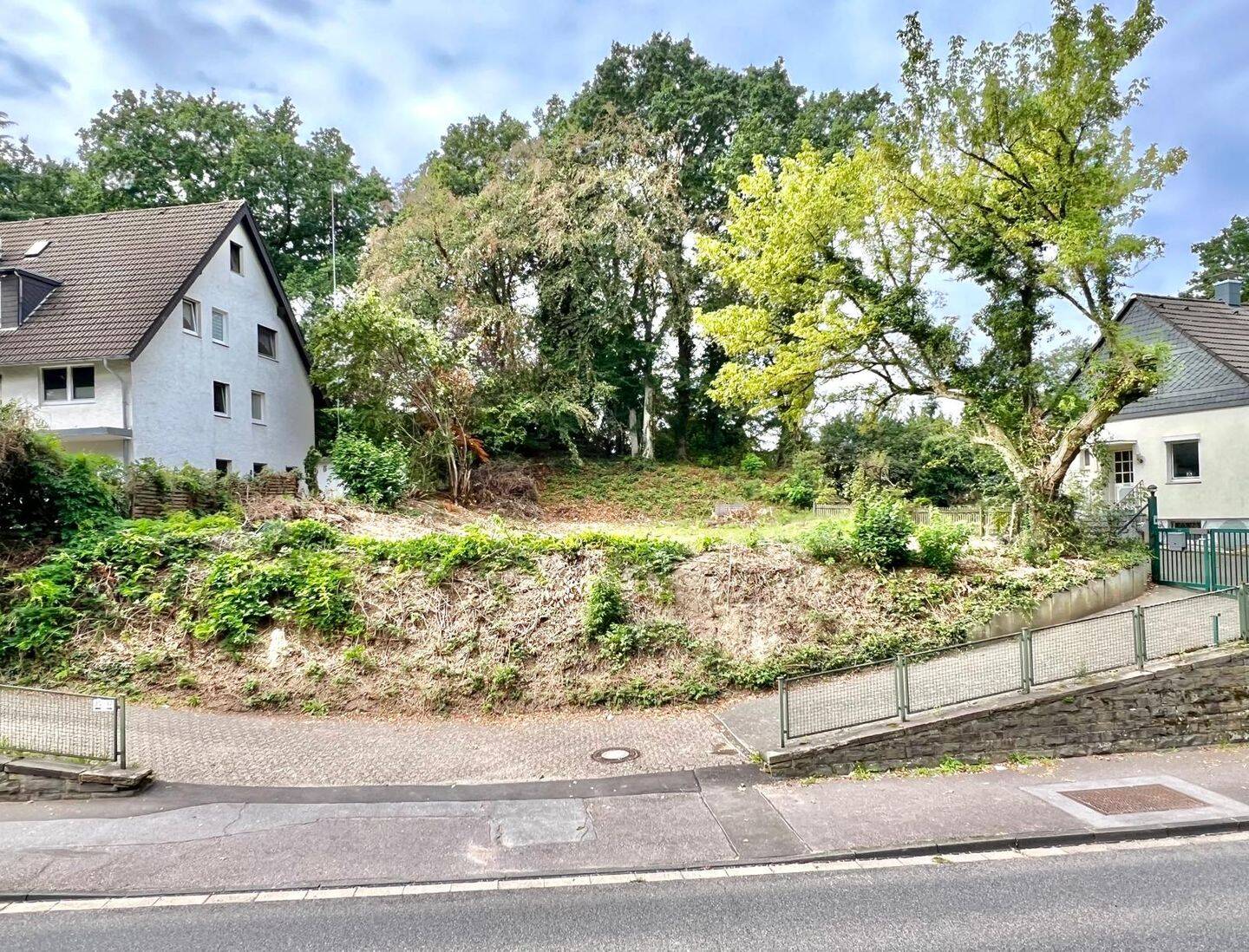 Baugrundstück für ein Einfamilienhaus, Doppelhaus oder 3-Familienhaus., 42799 Leichlingen (Rhld.)
