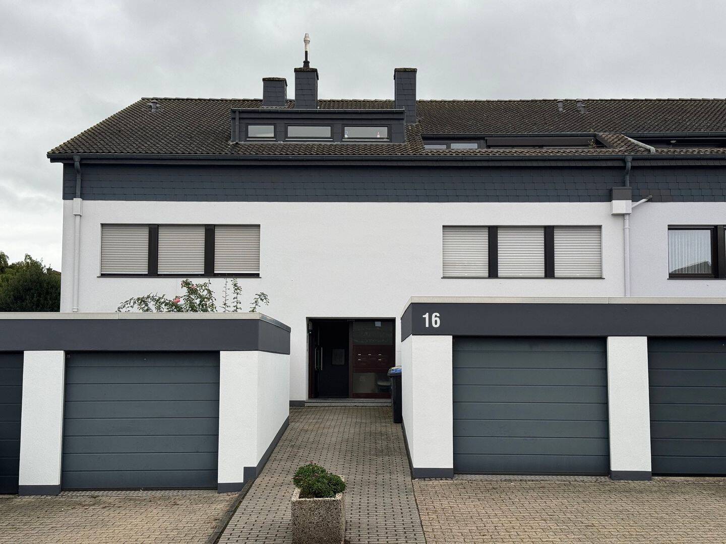 Charmante 3-Zimmer-Wohnung in zentraler Lage von Düren mit Garage – PROVISIONSFREI, 52351 Düren