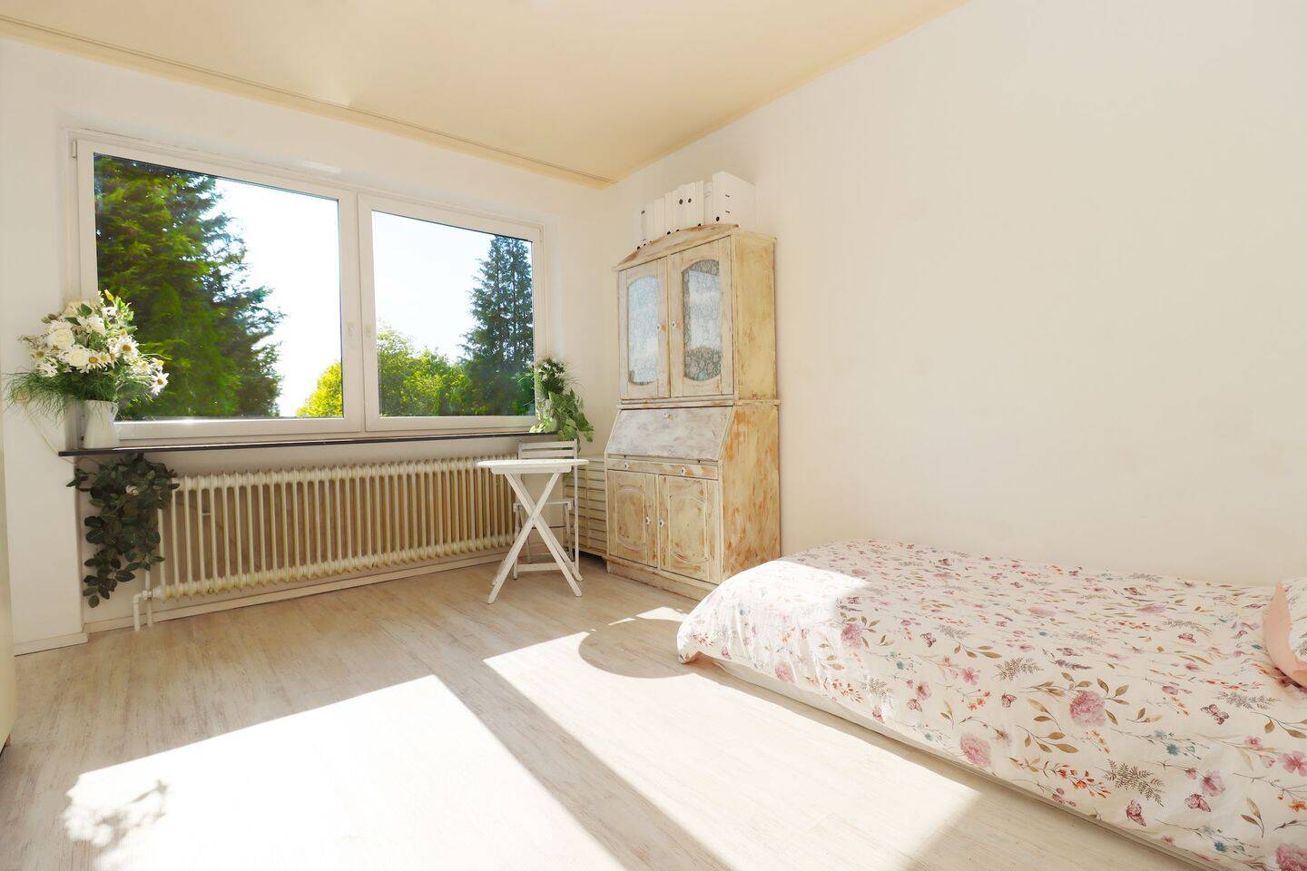 Großes WG-Zimmer mit Balkon in WG-HAUS mit Garten, 22417 Hamburg (Hamburg-Nord Hummelsbüttel Langenhorn)