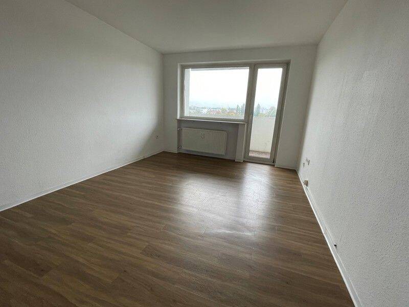 Sanierte 2-Zimmerwohnug mit Balkon in Offenbach, 63069 Offenbach am Main (Lauterborn Offenbach am Main Rosenhöhe)