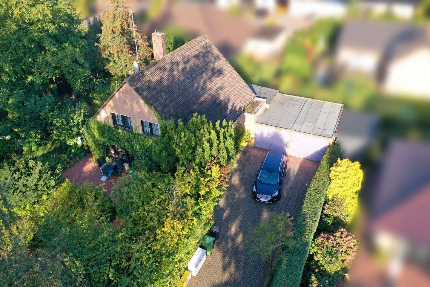 Gepflegtes Wohnhaus mit zwei Garagen in guter Wohnlage von Großenkneten, 26197 Großenkneten