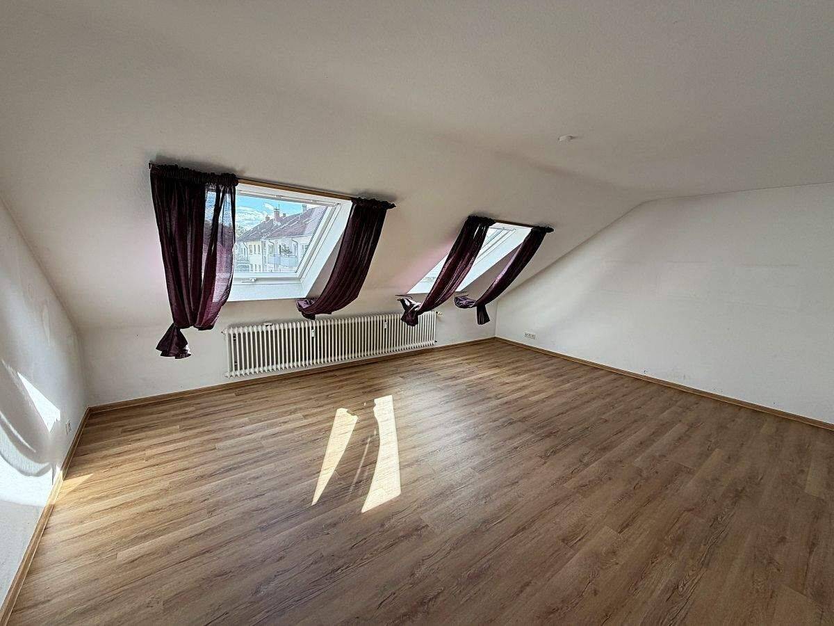 Charmante 2-Zimmer-Dachgeschosswohnung mit Balkon in ruhiger Sackgasse von Mannheim – Feudenheim, 68259 Mannheim (Feudenheim Wallstadt)