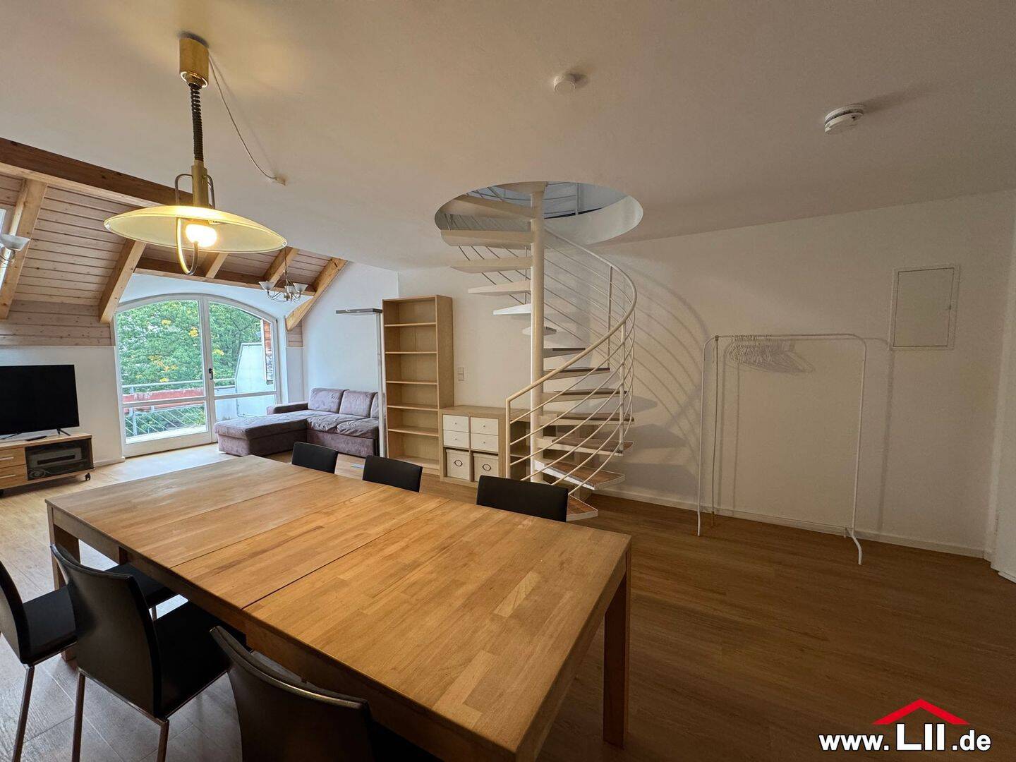 Wohnen auf zwei Ebenen – großzügige 5-Zimmer-Maisonette mit Balkon, 60488 Frankfurt am Main (Hausen Praunheim Rödelheim)