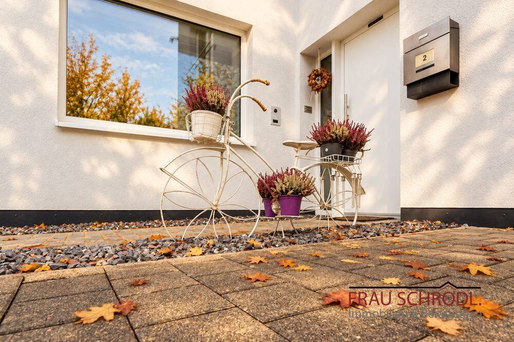 Ein Statement für anspruchsvolles Wohnen – Architektenflair, traumhafte Aussicht & 4 Garagen!, 78194 Immendingen