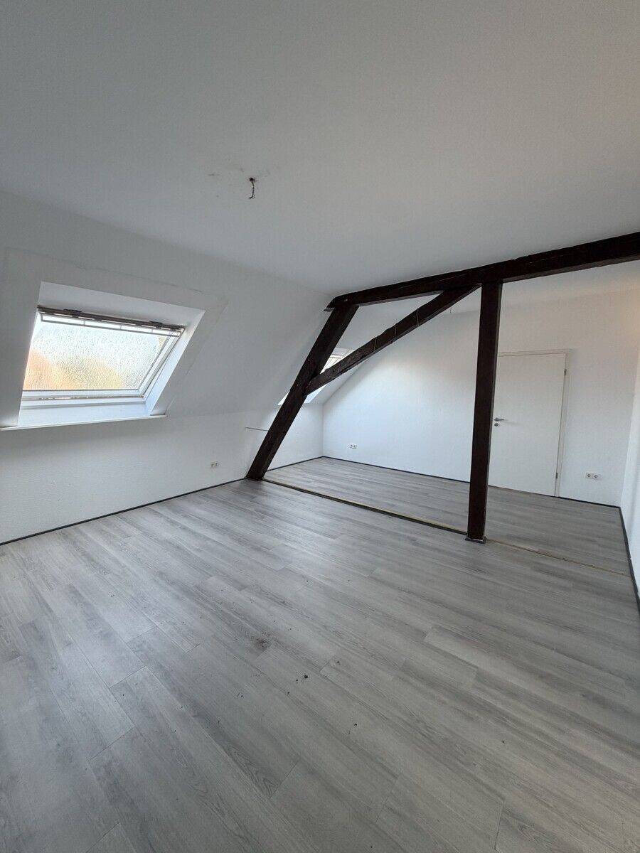 Charmante 3-ZKB-Dachgeschosswohnung mit ca. 80 m² und gemütlichem Altbaucharakter, 66482 Zweibrücken