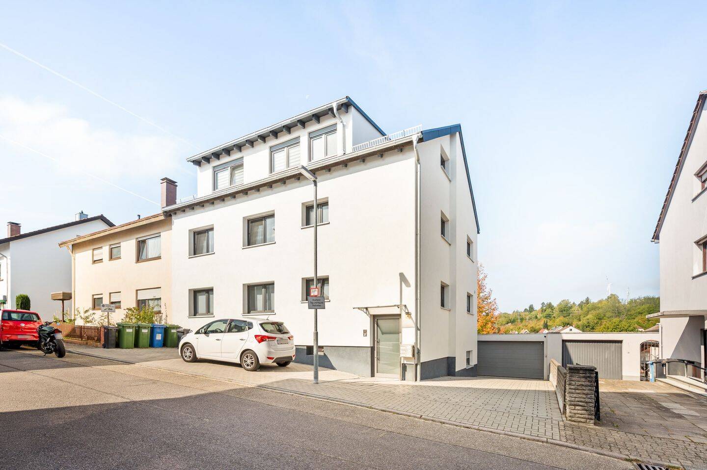 Modernisierte 4-Zimmer-Eigentumswohnung mit Doppelgarage, großzügigem Balkon und herrlichem Weitblick, 76327 Pfinztal