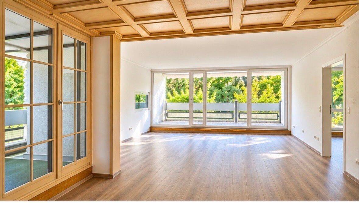Großzügige 4,5-Zimmer-Wohnung mit zwei Loggien und herrlichem Grünblick in Ottobrunn, 85521 Ottobrunn