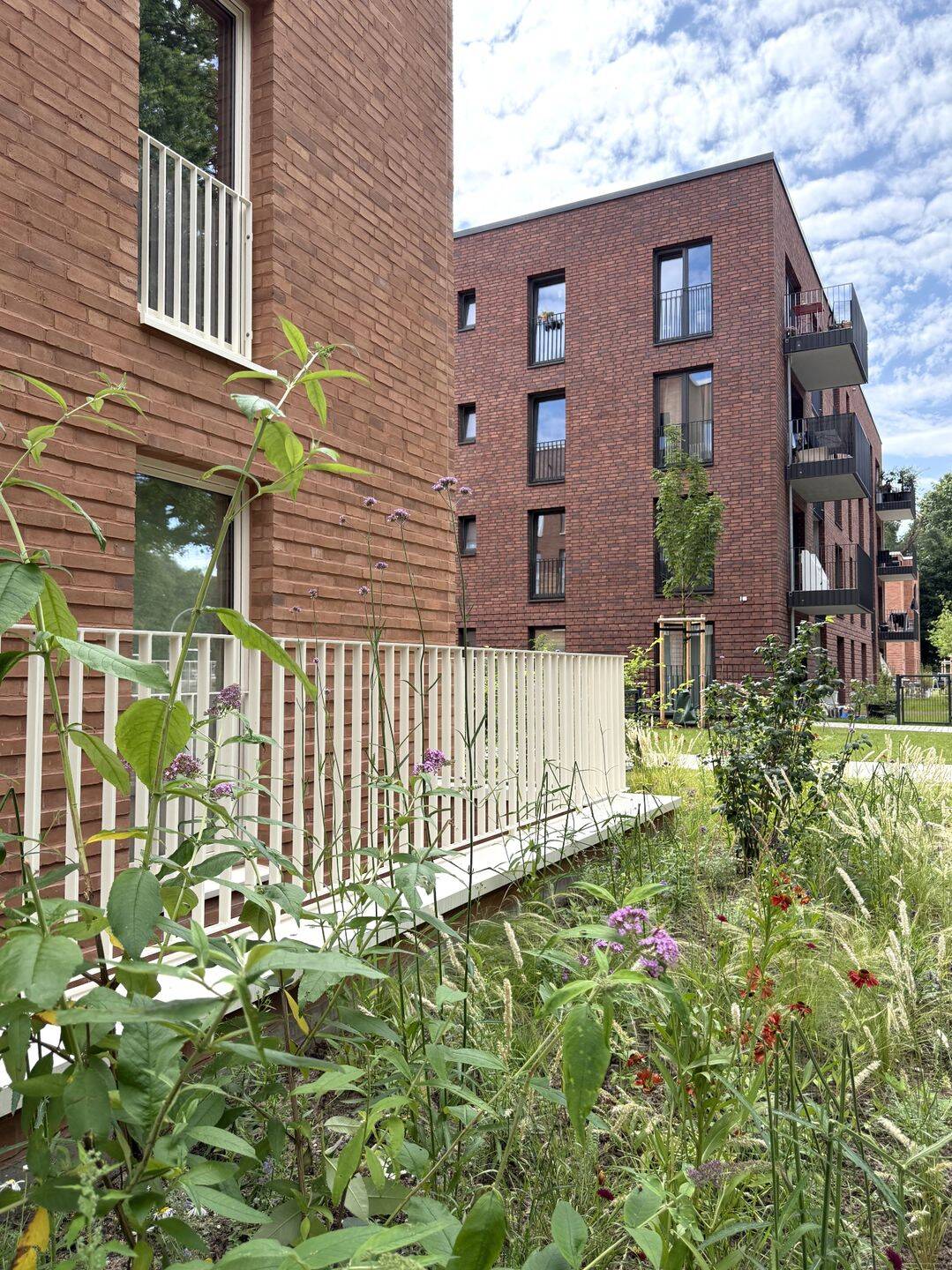 Viel Platz im Neubau! Öffentlich geförderte Wohnung für 5 Personen mit § 5-Schein, 22559 Hamburg (Altona Rissen)