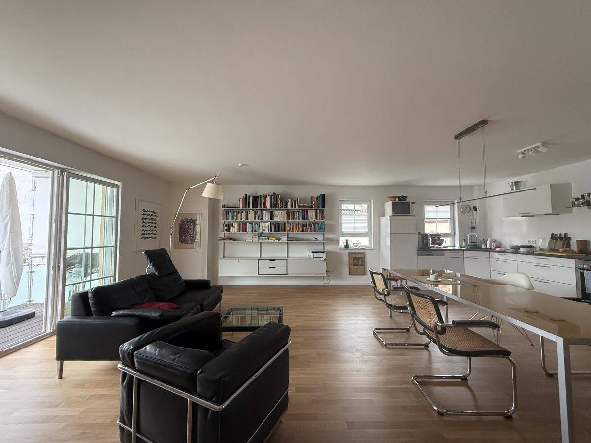 Moderne 2-Zimmer-Eigentumswohnung in kleiner, gepflegter Liegenschaft, 64546 Mörfelden-Walldorf