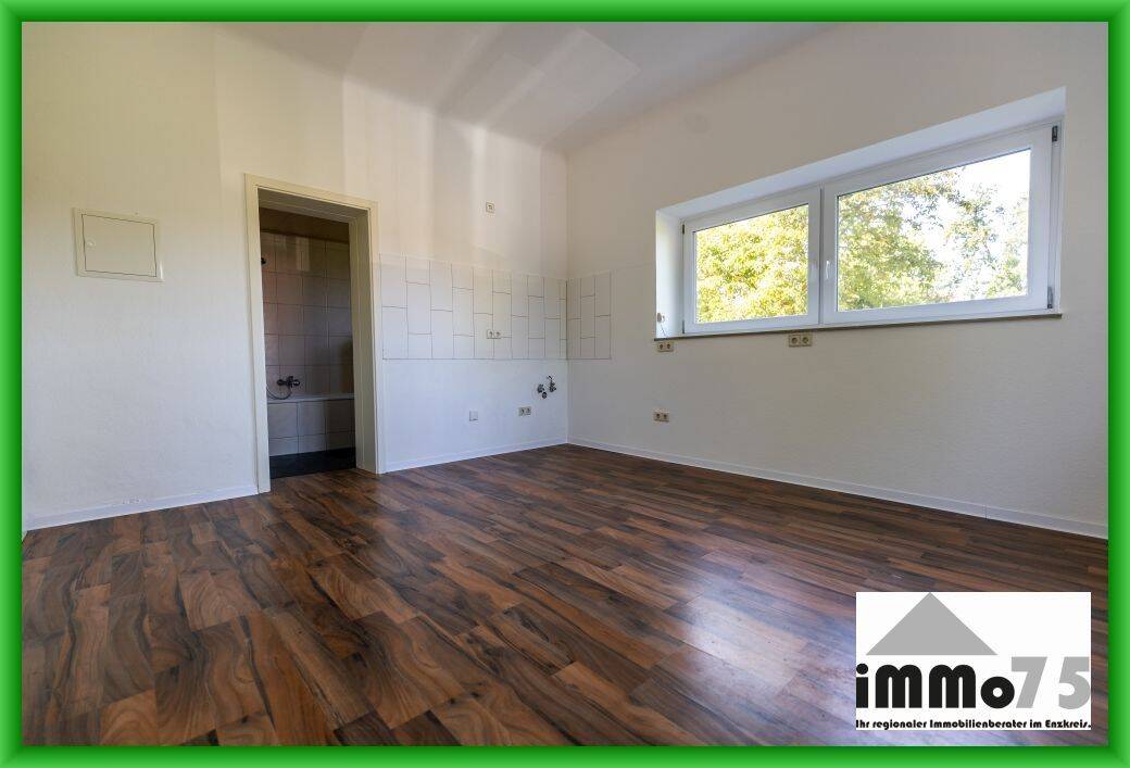 einziehen, vermieten oder Urlaubsresidenz: modernisierte 2-Zimmer-Wohnung mit Blick ins Grüne, 75328 Schömberg